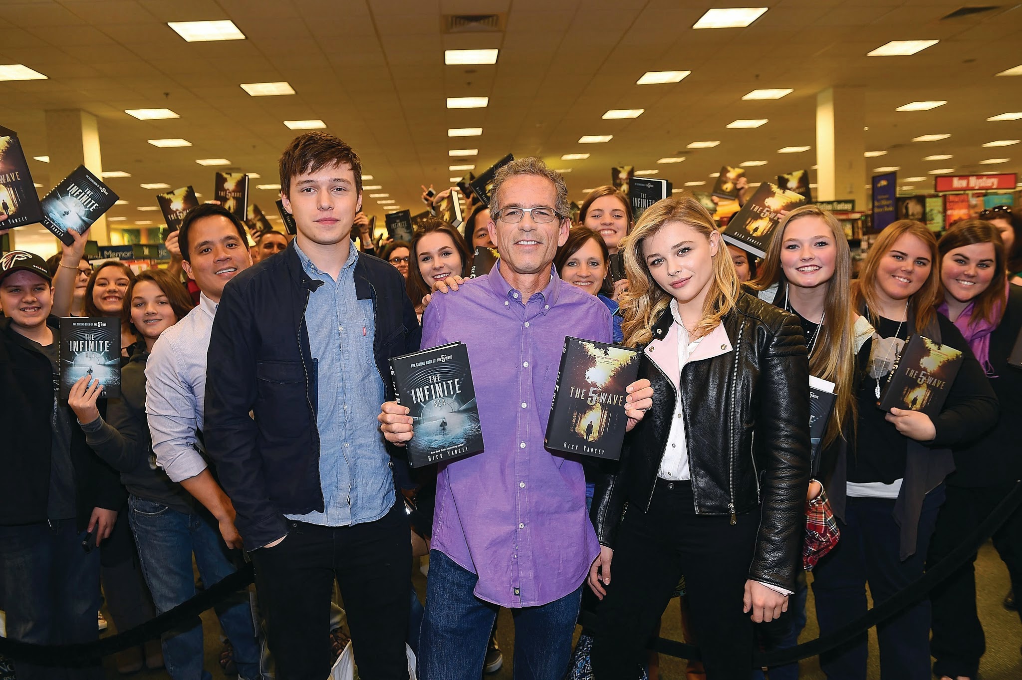 Rick Yancey, Chloe Grace Moretz & Nick Robinson Discuss The Book & New Movie "The 5th Wave"
