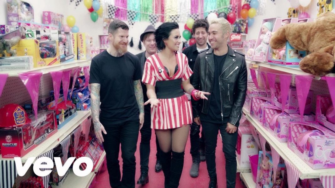 “Irresistible”: assista ao novo clipe do Fall Out Boy em parceria com Demi Lovato
