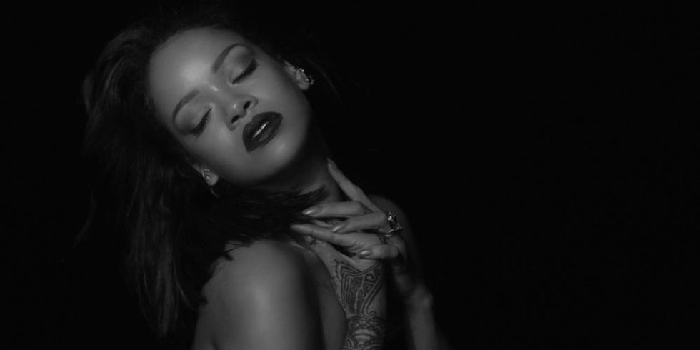 Rihanna lança clipe de “Kiss It Better”