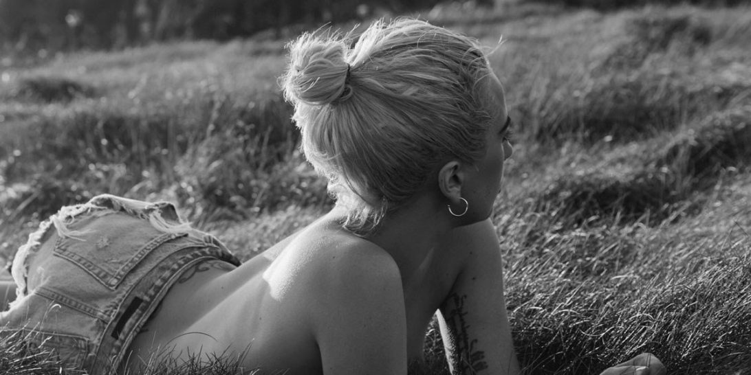 Lady Gaga posta vídeo para “Million Reasons”