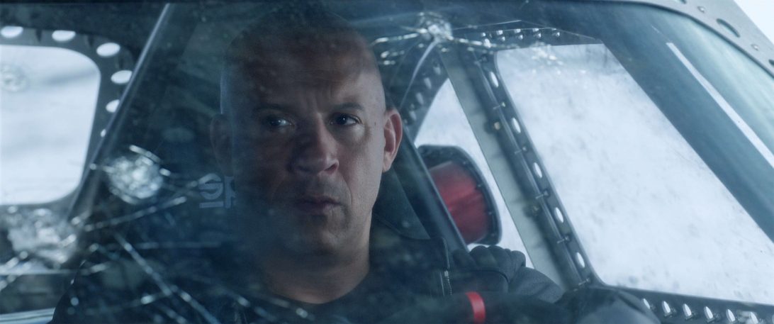 Elenco de “Velozes e Furiosos 8” tenta resgatar Dom Toretto em novo trailer do filme