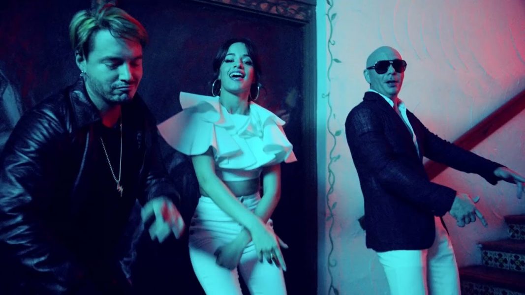 Assista agora a versão em ingles de ‘Hey Ma’, com Pitbull e Camila Cabello