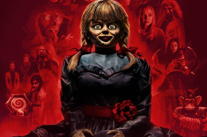 Annabelle aparece toda elegante em cartaz do terceiro filme da boneca