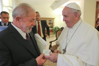 Podcast: Papa Francisco comete erro ao receber Lula