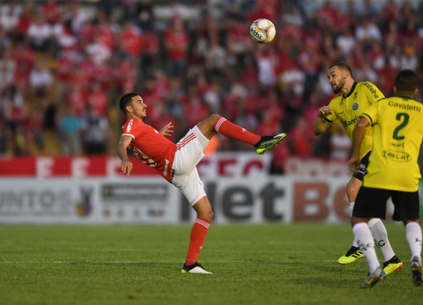 Frustrado com empate, Thiago Galhardo projeta duelo da Pré-Libertadores