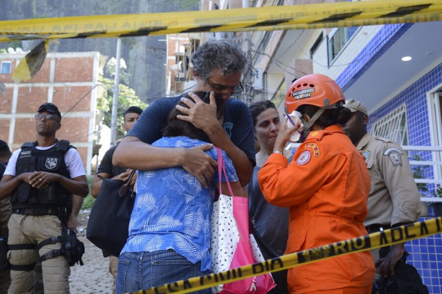 Rio de Janeiro: Bombeiros encontram mais um corpo e número de mortos sobe para 10