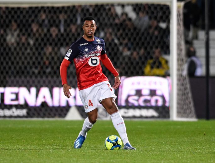 Destaque do Lille, Gabriel Magalhães “está no caminho da Seleção Brasileira”