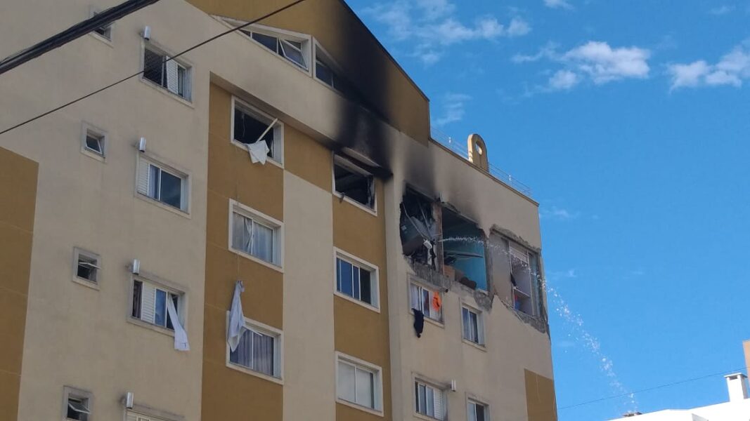 Explosão em apartamento no Água Verde, em Curitiba, deixa quatro vítimas