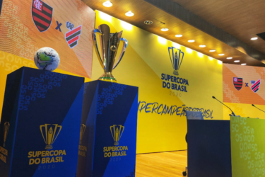 Supercopa do Brasil: lançamento reúne técnicos e capitães de Flamengo e Furacão