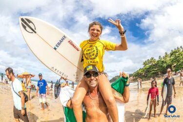 Luara Mandelli representa o Paraná e vence brasileiro de surf em Itacaré