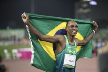Alisson dos Santos é indicado a melhor atleta sub-20 do mundo