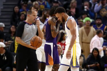 Curry passa por cirurgia e deve ficar fora da NBA por 3 meses