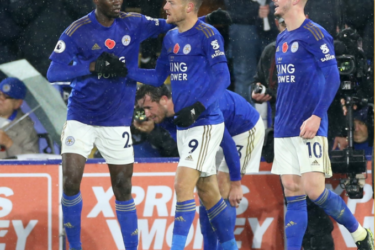 Leicester vence Arsenal e dorme na vice-liderança do Campeonato Inglês