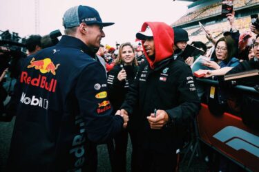 Hamilton procura Verstappen e pilotos selam “acordo de paz”