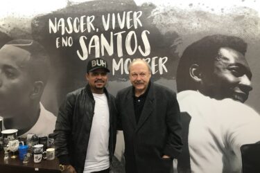 Diogo Vitor vai ao CT e inicia retomada da carreira no Santos