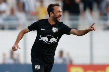 Thiago Ribeiro marca no apagar das luzes e Bragantino bate Botafogo-SP