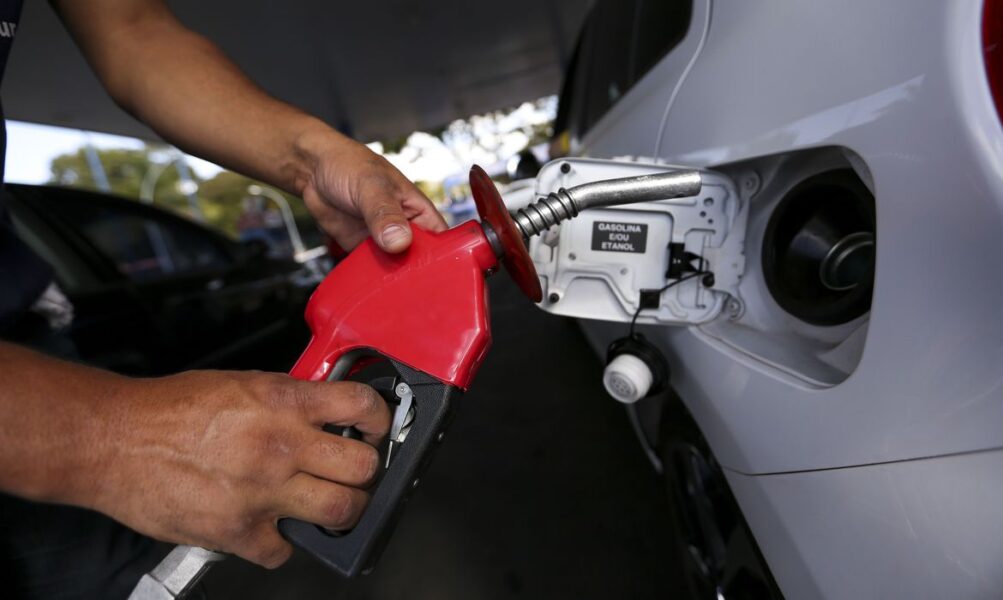 Preço da gasolina pode subir até 12% nos próximos dias
