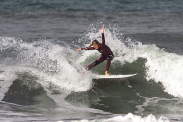 Luara Mandelli ganha etapa do Super Surf Virtual