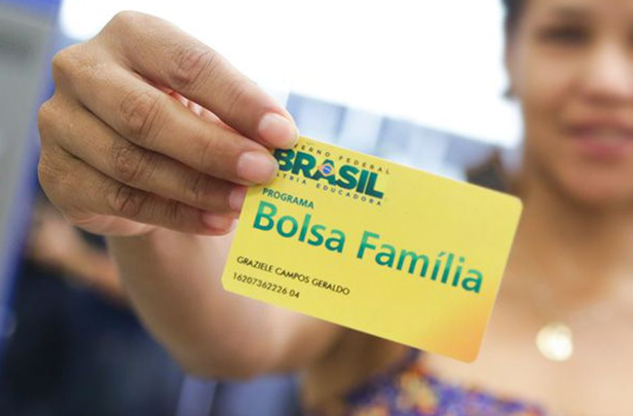 Governo amplia prazo de saques para Bolsa Família e auxílio emergencial residual