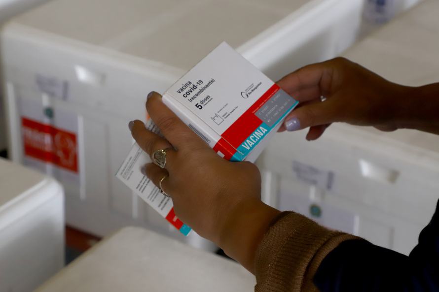 Municípios começam a receber lote com 309 mil vacinas; veja divisão