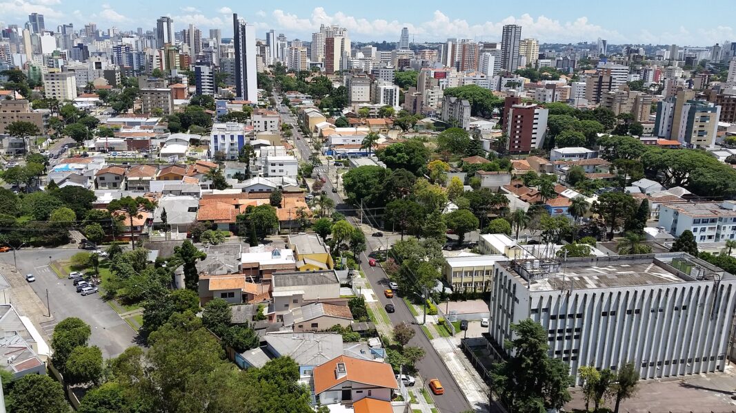 Curitiba prorroga bandeira laranja por mais uma semana