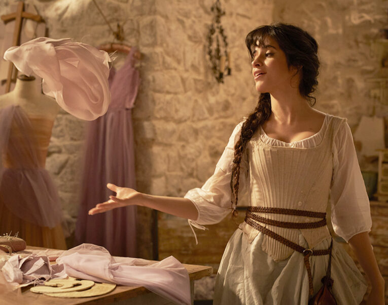 Cinderela protagonizado por Camila Cabello ganha primeiro trailer; veja