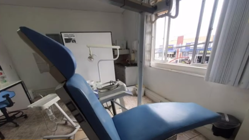 Clínica clandestina é fechada e falso dentista é preso em Curitiba