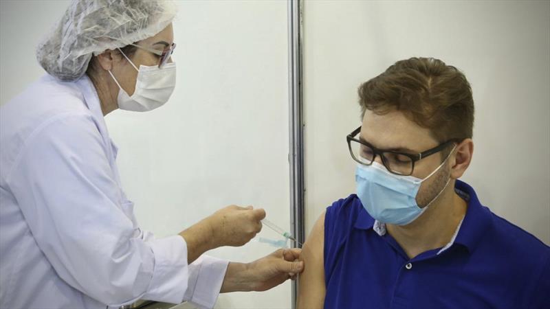 Prefeitura de Curitiba anuncia que não haverá vacinação para população geral nesta segunda-feira (5)