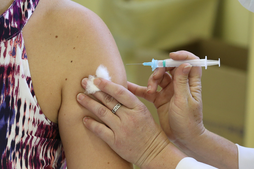 Maringá vacina pessoas com 33 anos contra Covid-19 na tarde desta sexta (30)
