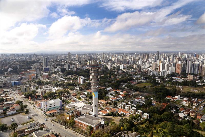 Curitiba registra 19 mortes e 673 novas casos de covid-19 nesta segunda (16)