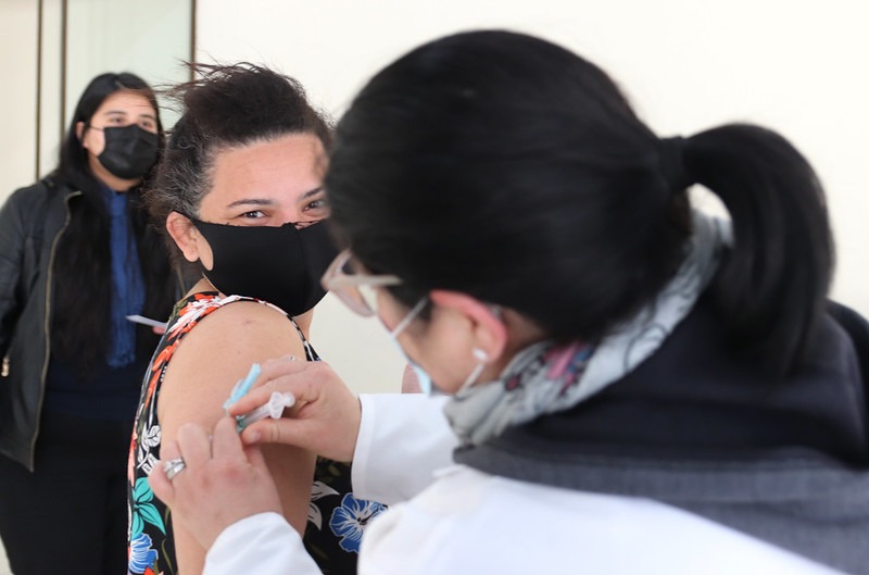 Vacinação contra a Covid-19 avança e pessoas com 30 anos podem se vacinar em Foz do Iguaçu