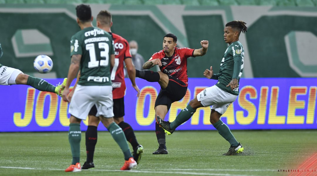 Athletico perde para o Palmeiras por 2 a 1 e sofre a quinta derrota seguida na Série A