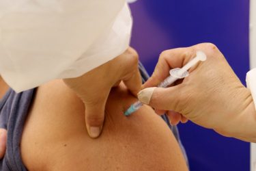 Londrina libera agendamento da 4ª dose da vacina contra Covid-19 para imunossuprimidos