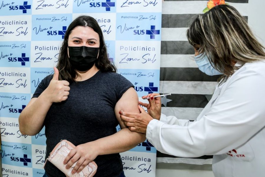 Maringá vacina público com 26 anos contra o coronavírus nesta quinta-feira