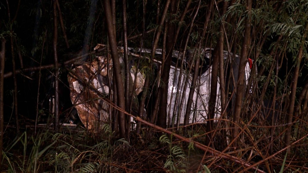 Homem morre após perder o controle de BMW e bater contra árvores em Maringá