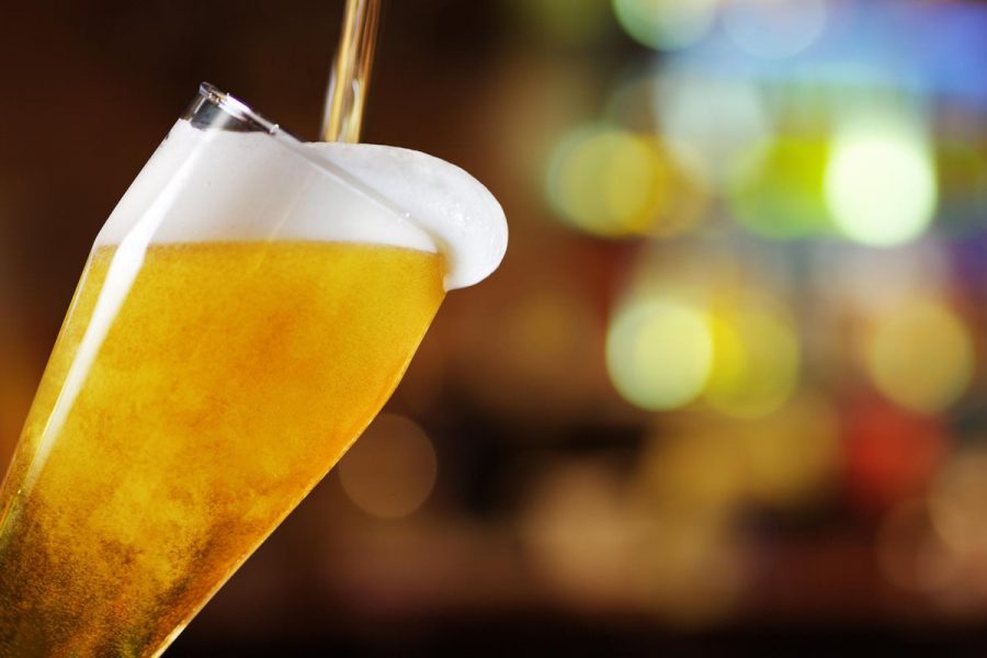 Dona de bar cobra R$ 700 por 15 cervejas e cliente deixa carro como garantia de pagamento