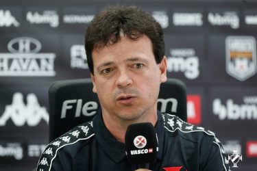 Após permanência na Série B, Vasco demite Fernando Diniz e Alexandre Pássaro