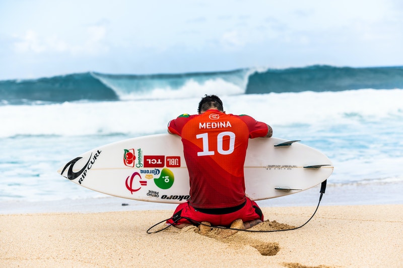 Gabriel Medina se consagra tricampeão mundial de surfe