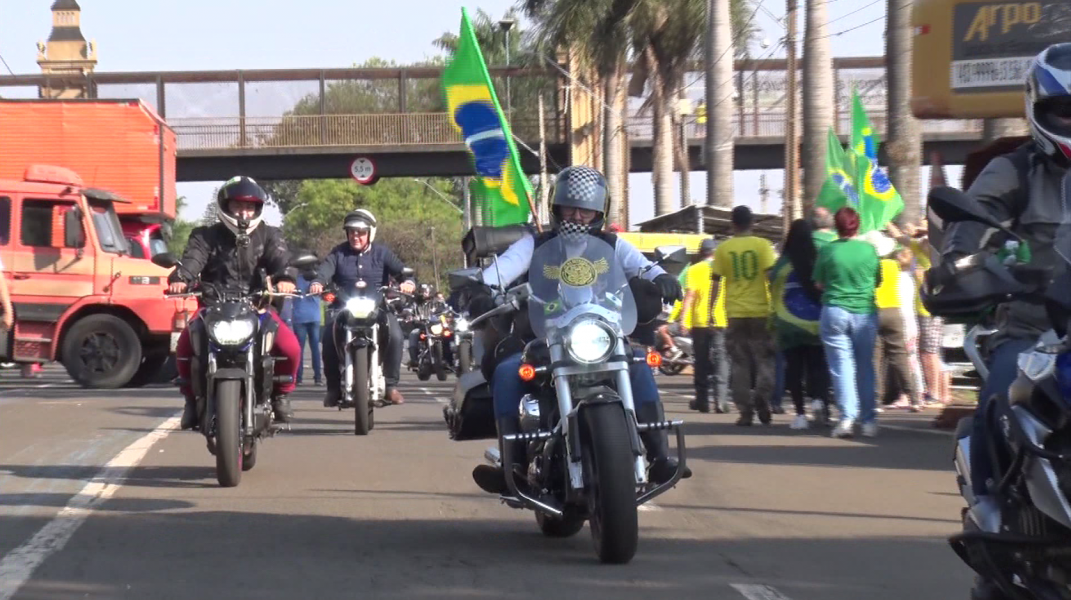 Apoiadores do Governo fazem manifestação em rodovias entre Londrina e Cambé