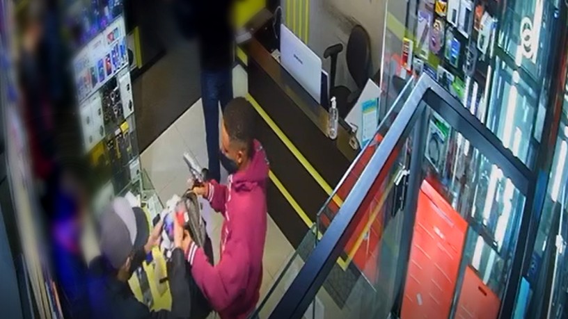 Ladrões assaltam loja de shopping de Londrina e levam 22 iPhones