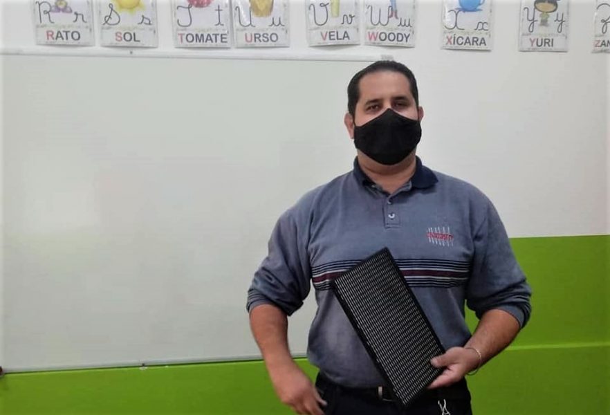 Dia do Professor: Vereador cego não deixou as salas de aula por ser o único educador de braile do município