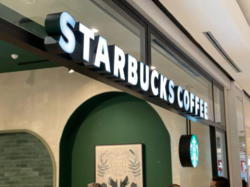 Primeira Starbucks de Curitiba abre para o público nesta quarta-feira (20)