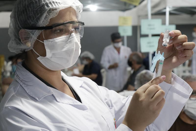 Curitiba espera vacinar 121 mil moradores com a segunda dose na próxima semana
