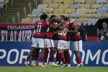 Com polêmica, time misto do Flamengo vence o Bahia