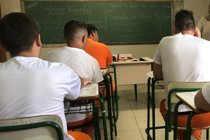 Número de presos inscritos no Enem aumenta 36,4% no Paraná