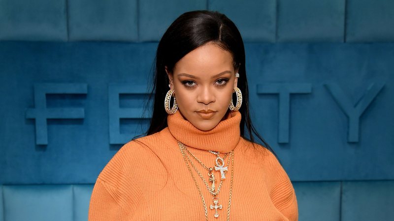 Rihanna está grávida? Fotos da cantora revelam barriga
