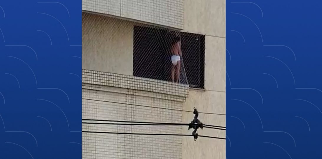 VÍDEO: Criança é flagrada andando na beirada de sacada em prédio de Maringá