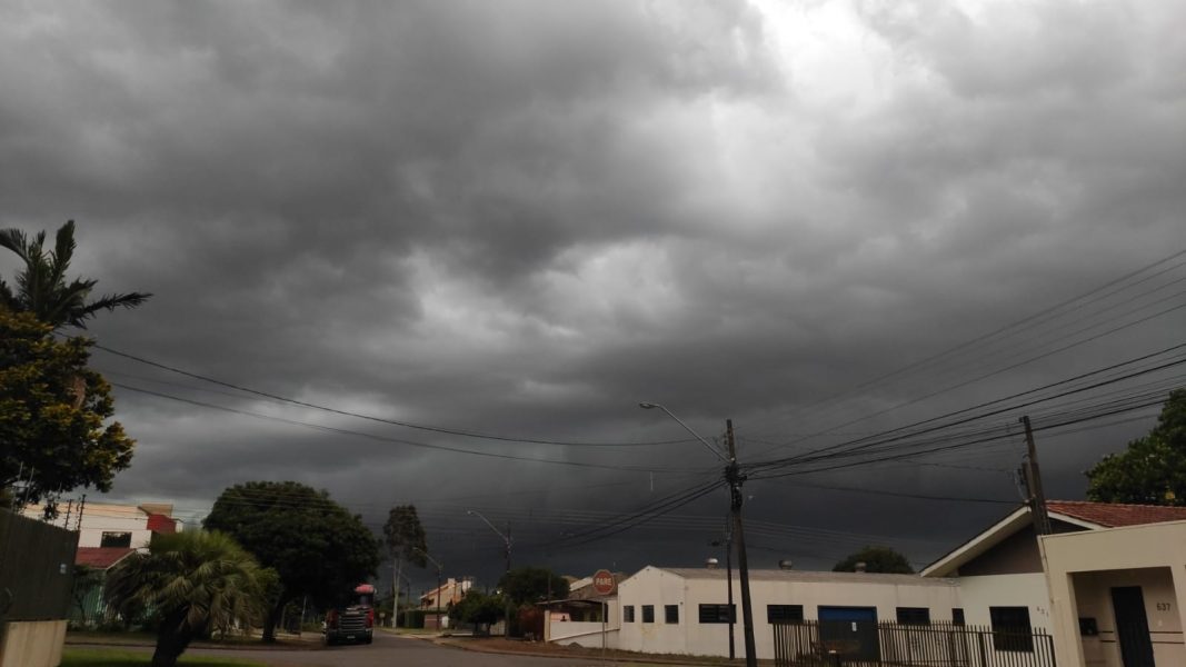 Mais de 19 mil casas ainda estão sem energia no Paraná por causa de temporal