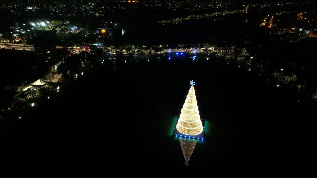 Confira a galeria de fotos da iluminação de Natal do Lago Igapó, em  Londrina - RIC Mais