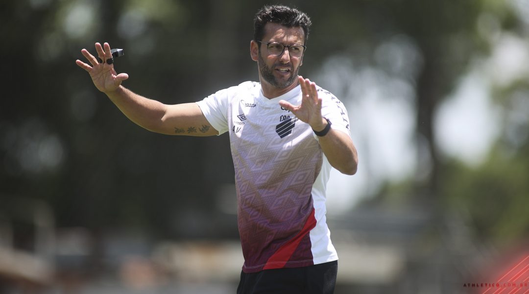 Alberto Valentim será o técnico do Athletico em 2022
